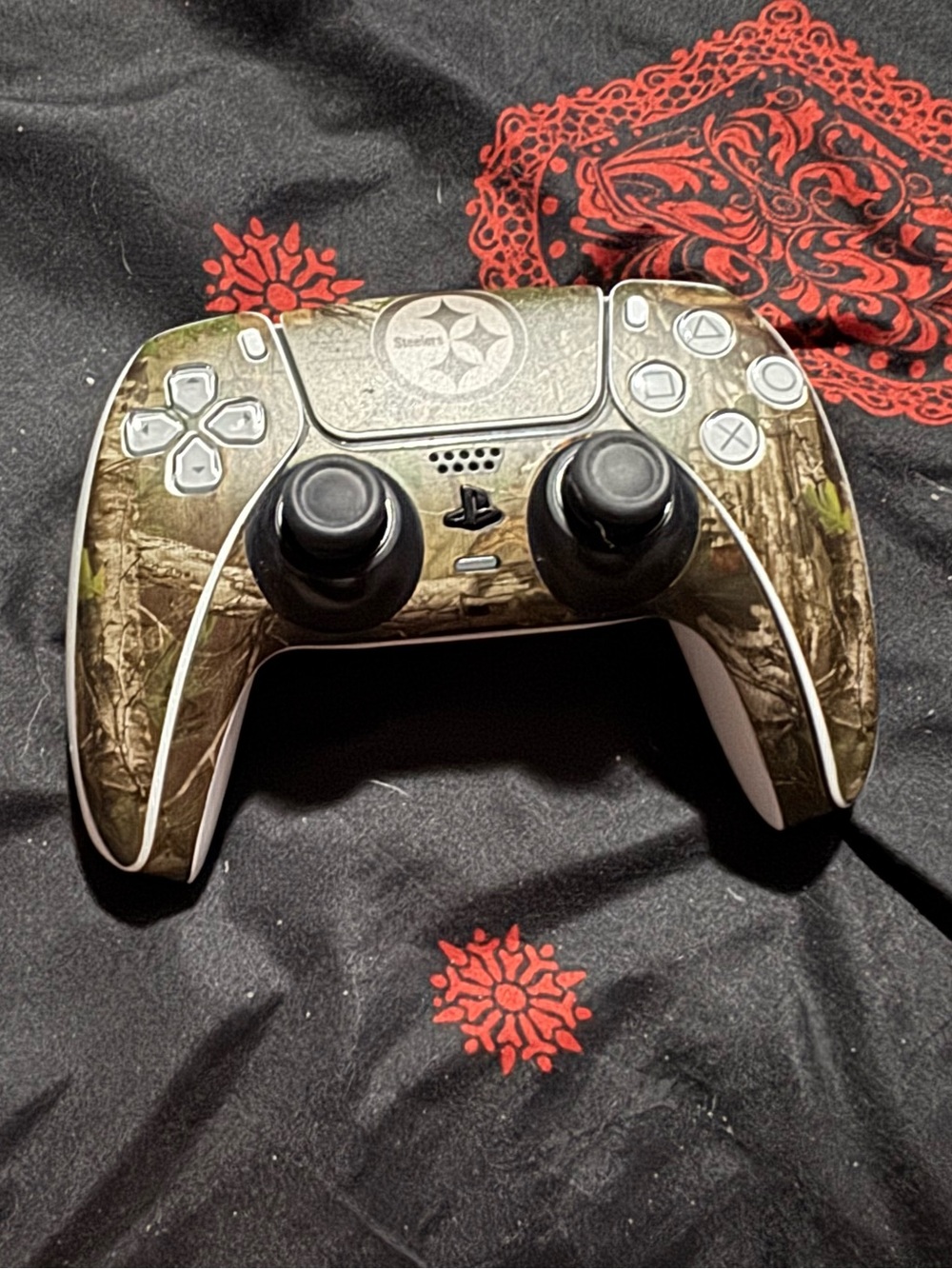 Sony DualSense Wireless Controller - Camouflage Green & White Accents